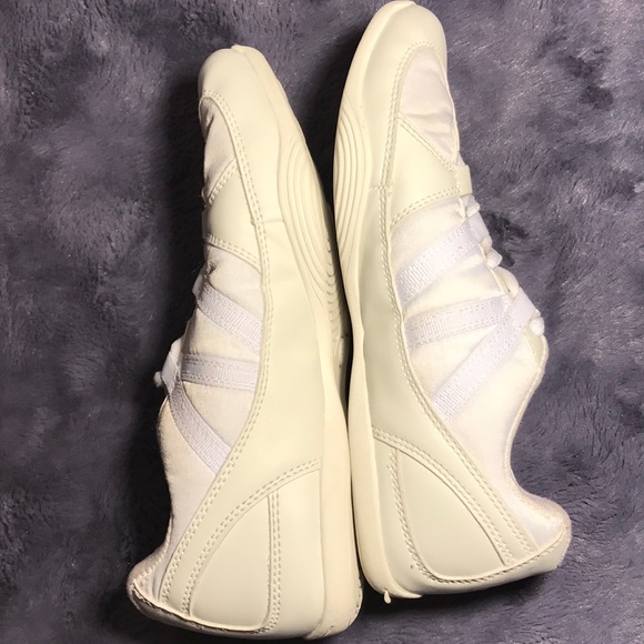 Chassé cheer shoes size 5 1/2 - Picture 2 of 8